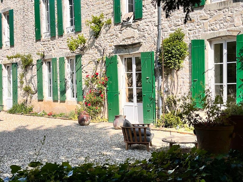 Cour du Château du Breuil